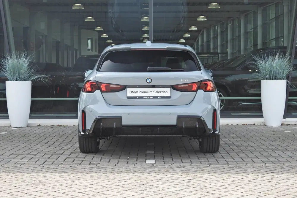 BMW 1-serie 120 M Sport Automaat uit 2026, foto 14