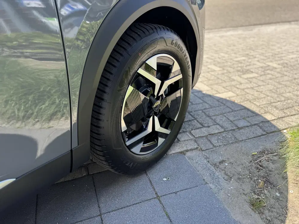 Peugeot 2008 PureTech 100 Allure l Vision & Drive Assis uit 2025, foto 14