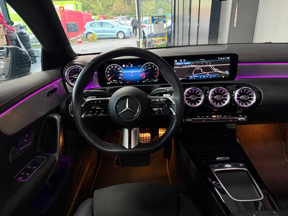 Mercedes-Benz CLA 180 Star Edition AMG Line uit 2024, foto 10