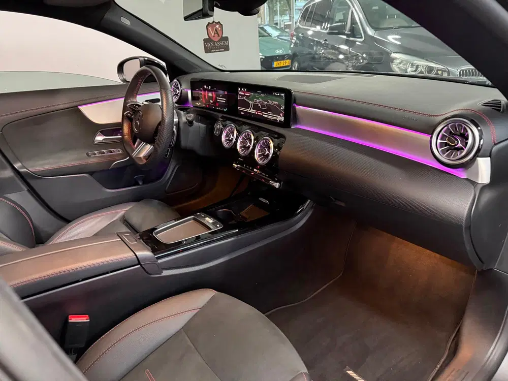 Mercedes-Benz CLA 180 Star Edition AMG Line uit 2024, foto 11