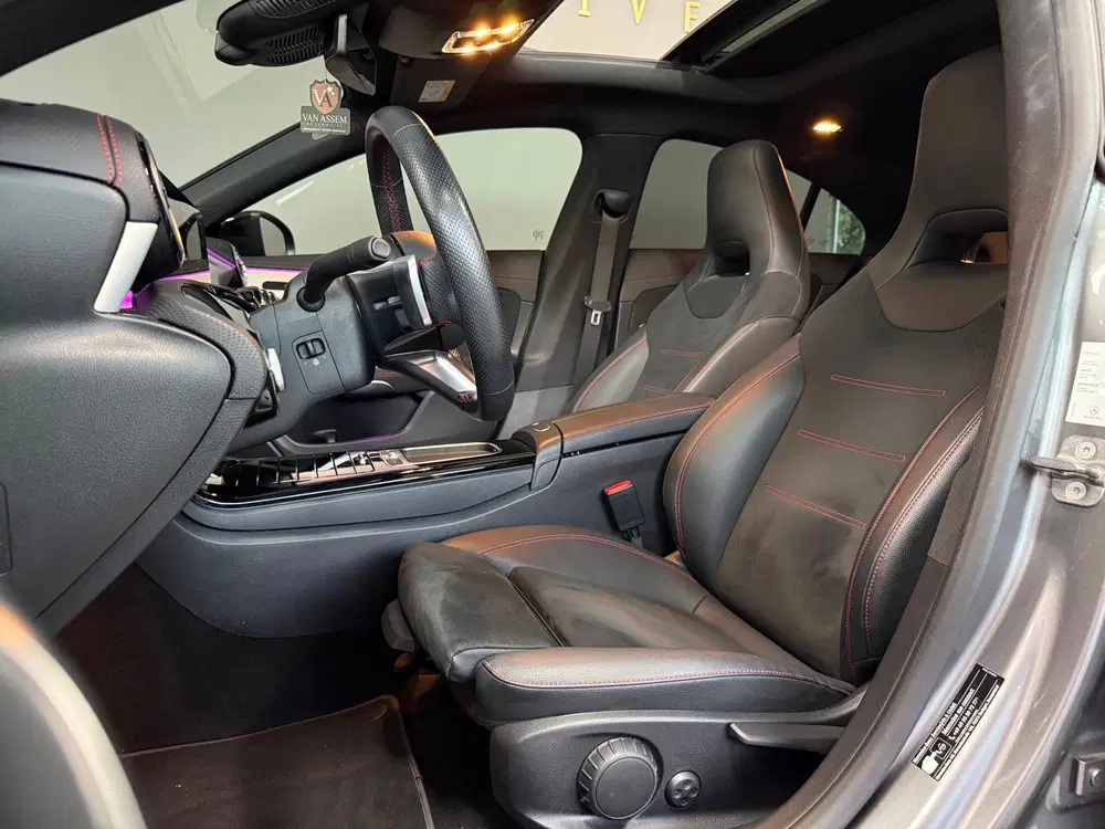 Mercedes-Benz CLA 180 Star Edition AMG Line uit 2024, foto 12
