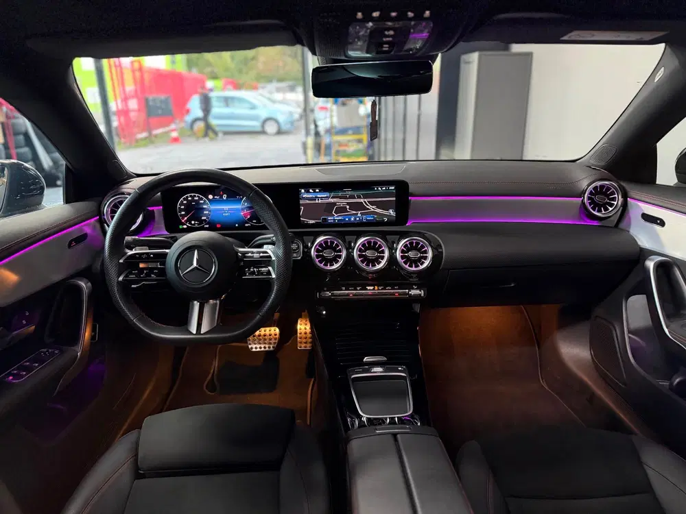 Mercedes-Benz CLA 180 Star Edition AMG Line uit 2024, foto 2