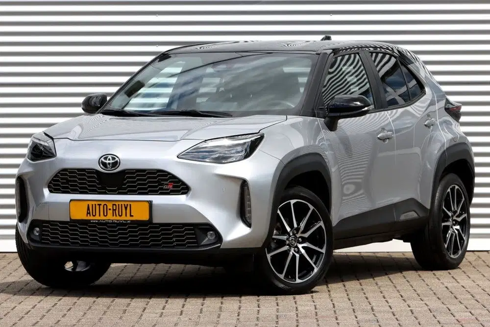 Toyota Yaris Cross 1.5 Hybrid GR Sport Two-Tone (bj 2023) uit 2023