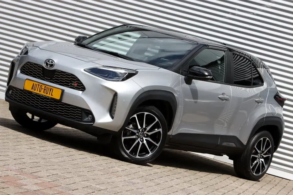 Toyota Yaris Cross 1.5 Hybrid GR Sport Two-Tone (bj 2023) uit 2023, foto 11