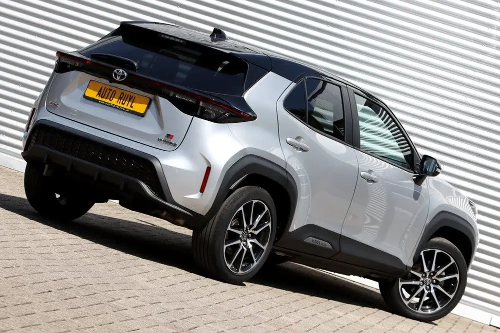 Toyota Yaris Cross 1.5 Hybrid GR Sport Two-Tone (bj 2023) uit 2023, foto 12