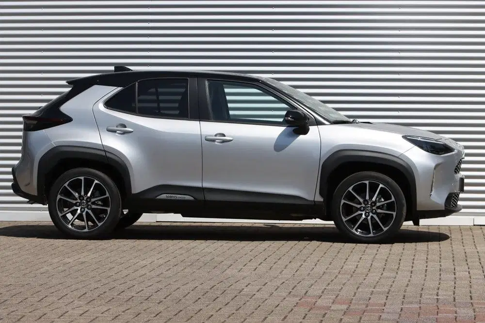 Toyota Yaris Cross 1.5 Hybrid GR Sport Two-Tone (bj 2023) uit 2023, foto 3