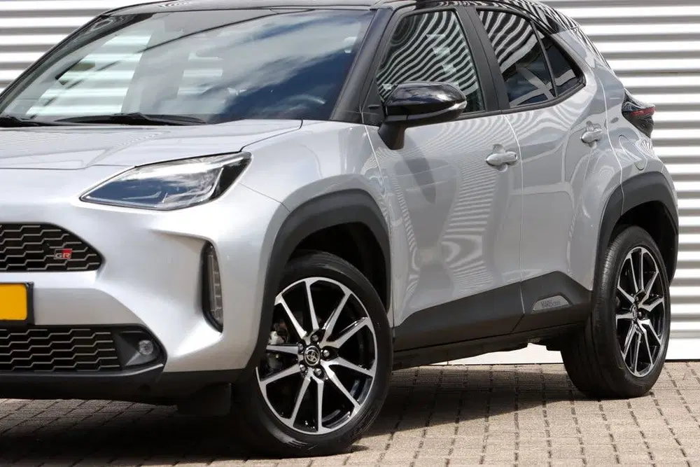 Toyota Yaris Cross 1.5 Hybrid GR Sport Two-Tone (bj 2023) uit 2023, foto 6