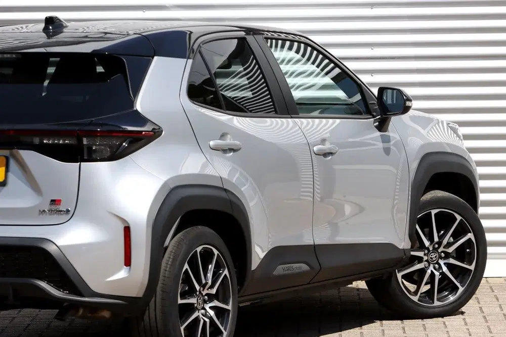 Toyota Yaris Cross 1.5 Hybrid GR Sport Two-Tone (bj 2023) uit 2023, foto 7