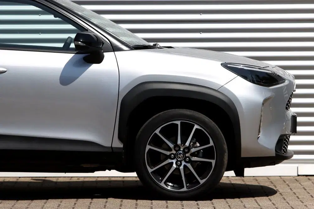 Toyota Yaris Cross 1.5 Hybrid GR Sport Two-Tone (bj 2023) uit 2023, foto 8