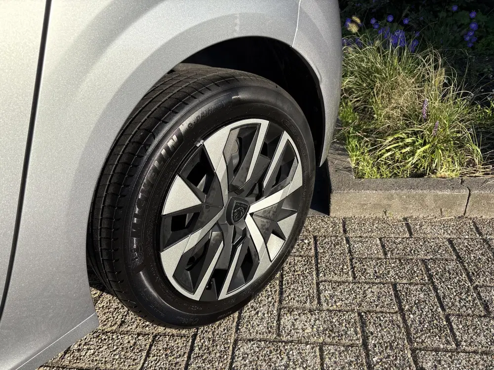 Peugeot 208 1.2 PureTech 75 Active uit 2024, foto 7