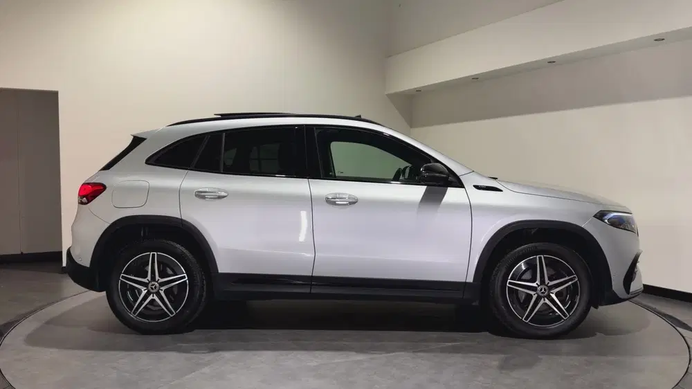 Mercedes-Benz EQA 300 4MATIC Business Solution 67 kWh uit 2021, foto 2