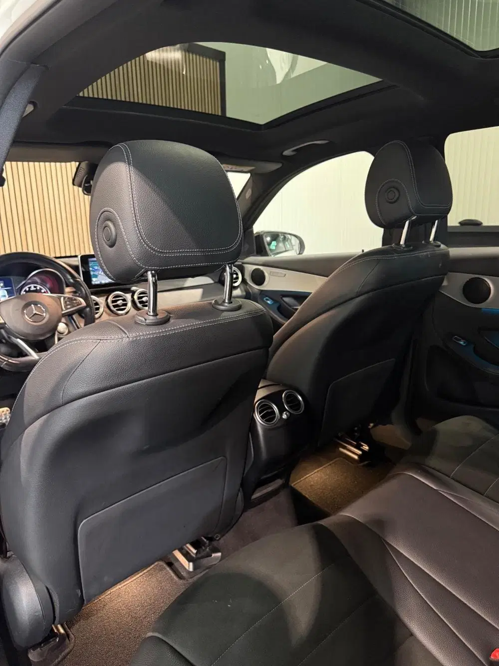 Mercedes-Benz GLC 250 4MATIC AMG uit 2019, foto 14