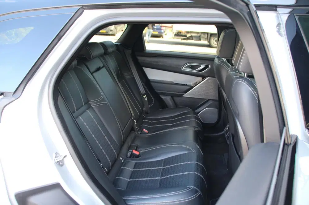 Land Rover Range Rover Velar 2.0 P400e R-DYNAMIC HSE 404PK uit 2022, foto 14