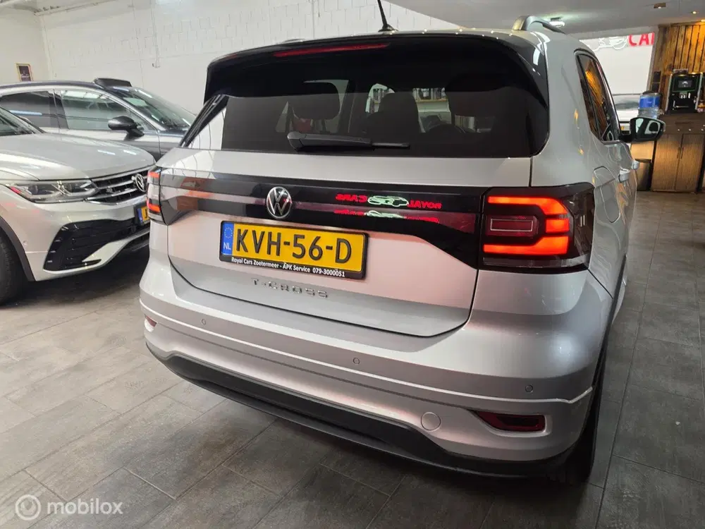 Volkswagen T-Cross 1.0 TSI R-Line uit 2023, foto 2