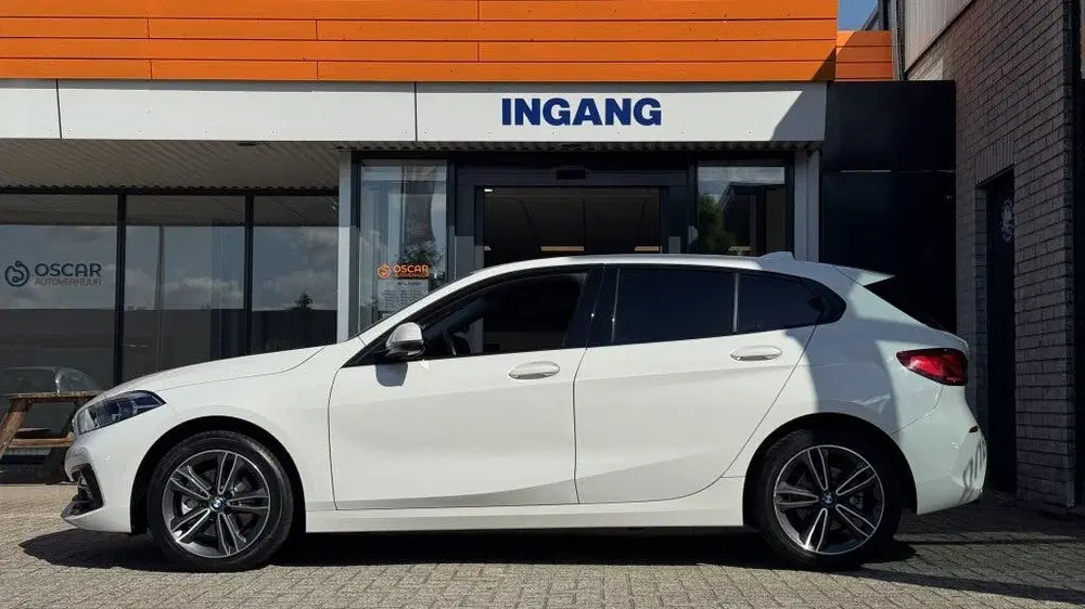 BMW 1-serie 118i High Exec (bj 2022 uit 2022, foto 2