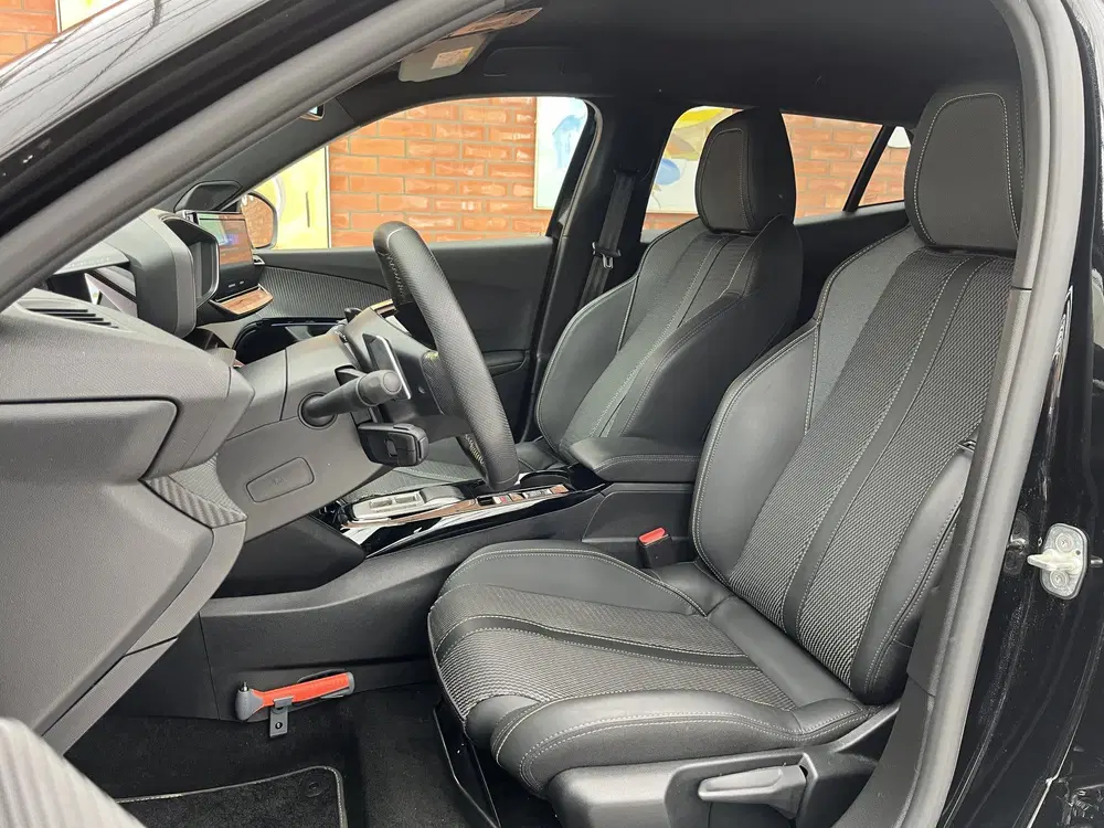 Peugeot 2008 Hybrid Automaat 145 GT uit 2025, foto 8