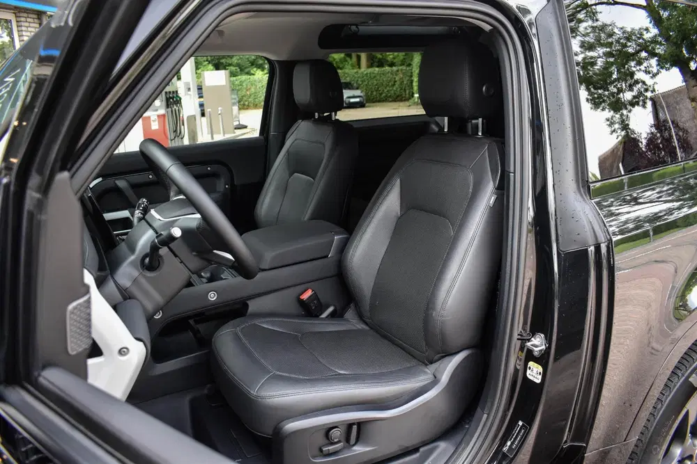 Land Rover Defender 3.0 D200 90 MHEV SE 90 Trekhaak Meridian uit 2022, foto 10
