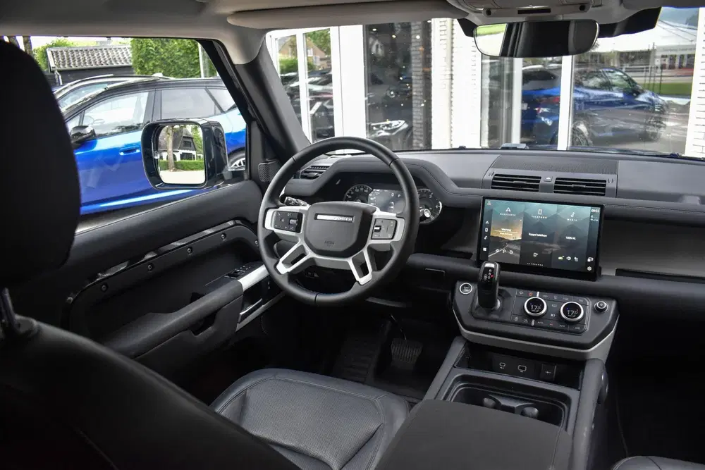 Land Rover Defender 3.0 D200 90 MHEV SE 90 Trekhaak Meridian uit 2022, foto 13