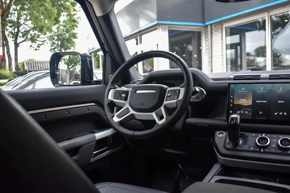 Land Rover Defender 3.0 D200 90 MHEV SE 90 Trekhaak Meridian uit 2022, foto 14