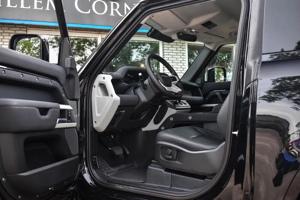 Land Rover Defender 3.0 D200 90 MHEV SE 90 Trekhaak Meridian uit 2022, foto 5