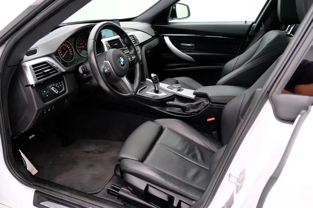 BMW 3-serie 320i High Executive Edition Aut. HU uit 2019, foto 2