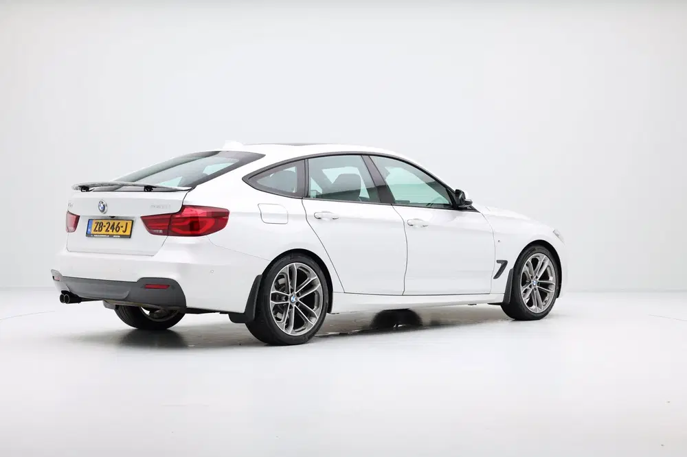 BMW 3-serie 320i High Executive Edition Aut. HU uit 2019, foto 3