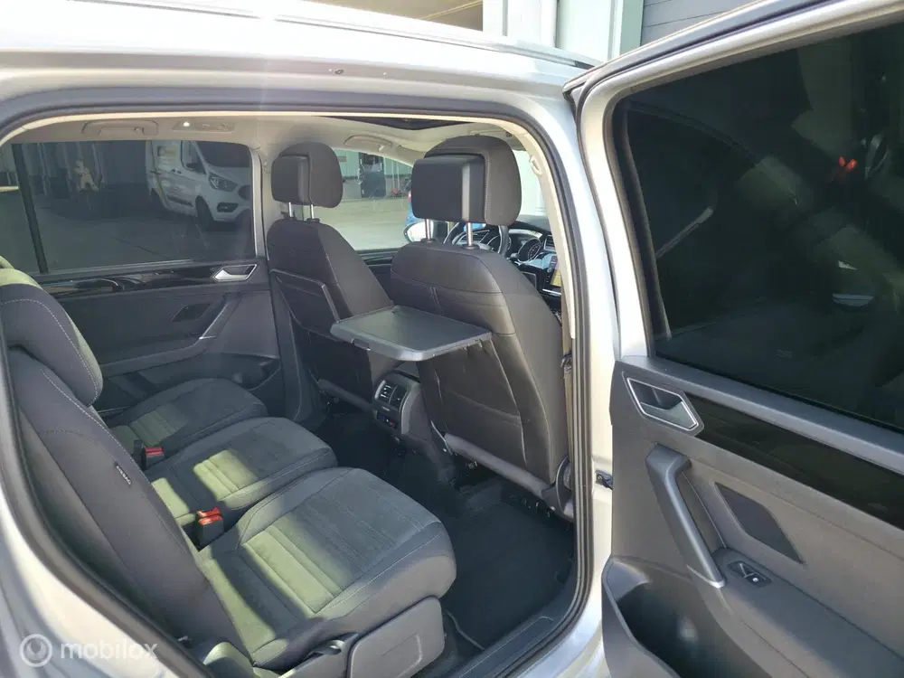 Volkswagen Touran 1.5 TSI R-Line uit 2020, foto 14