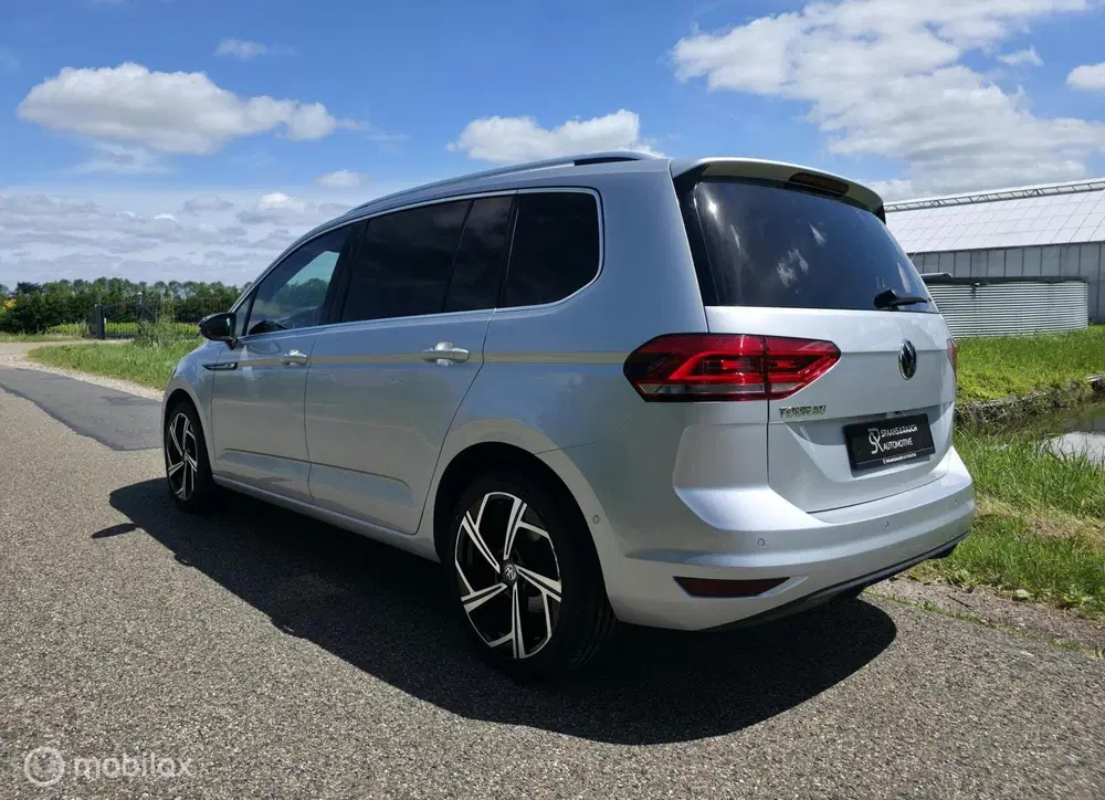 Volkswagen Touran 1.5 TSI R-Line uit 2020, foto 3