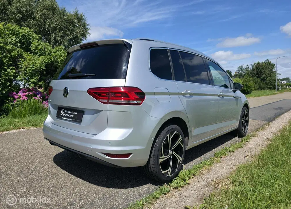 Volkswagen Touran 1.5 TSI R-Line uit 2020, foto 5