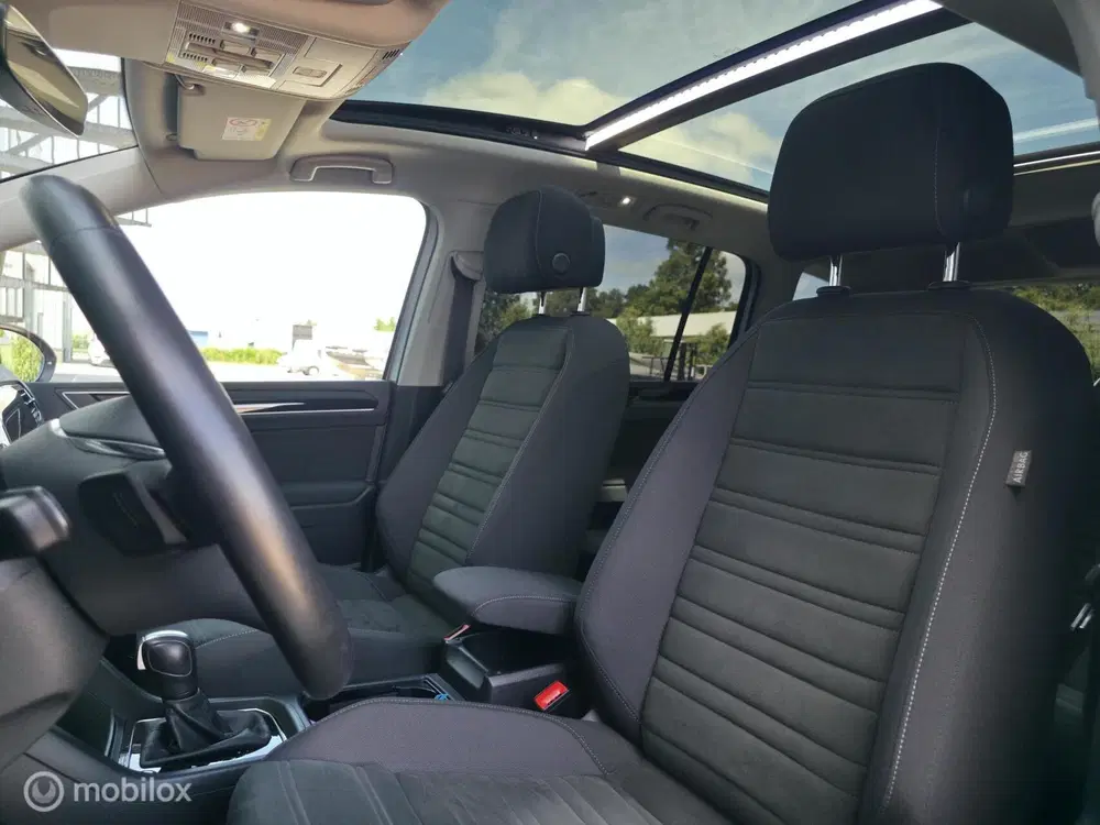 Volkswagen Touran 1.5 TSI R-Line uit 2020, foto 8