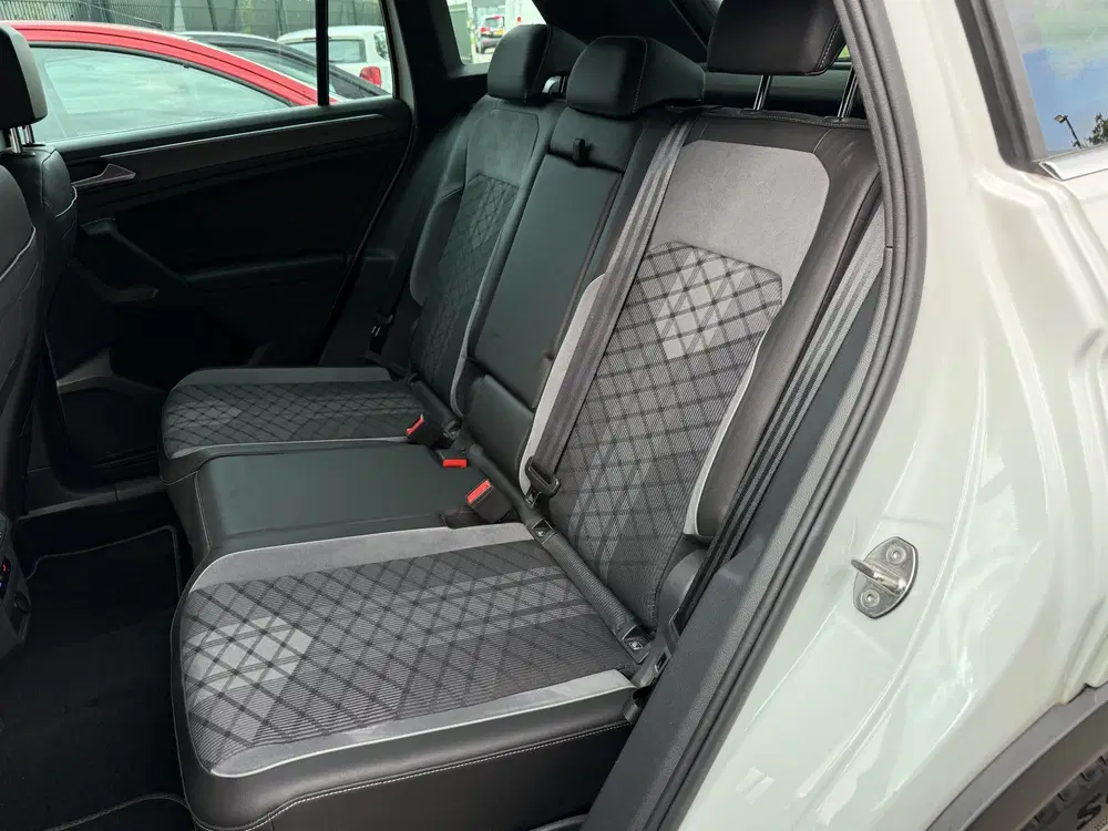 Volkswagen Tiguan 1.4 TSI eHybrid R-Line Business+ uit 2023, foto 9