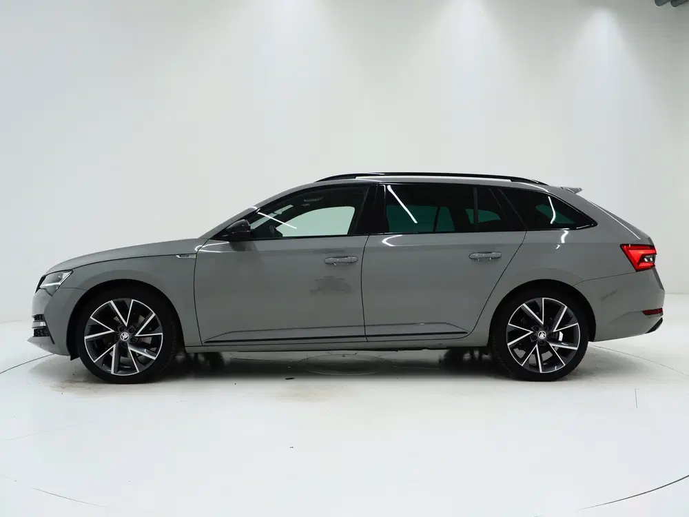 Skoda Superb 1.4 TSI iV Sportline uit 2023, foto 2
