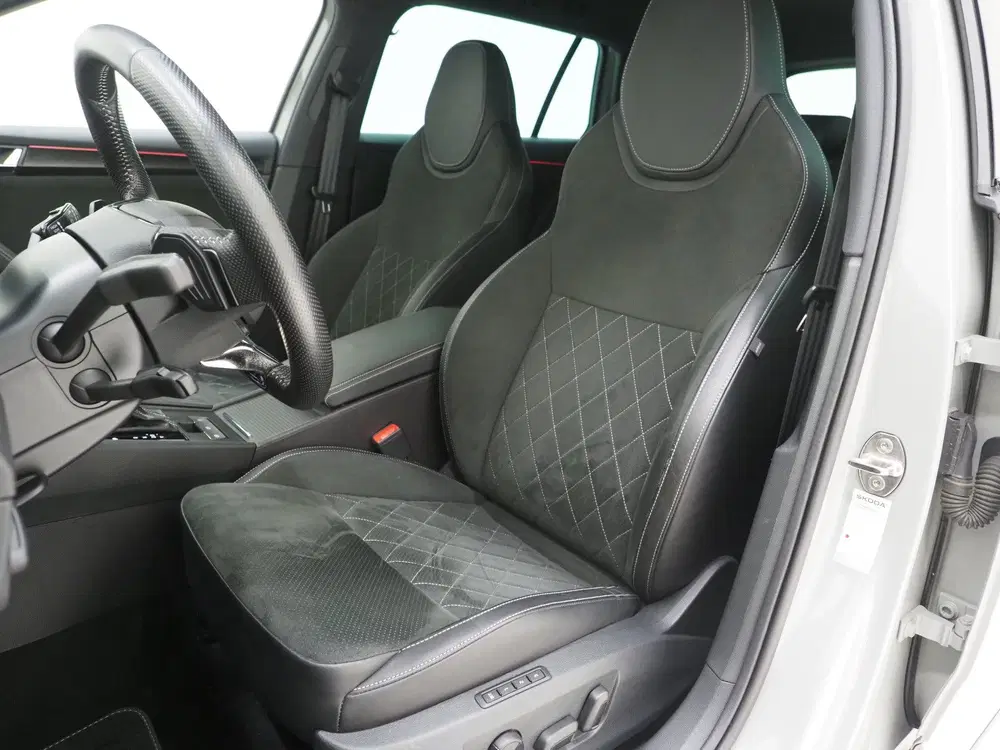 Skoda Superb 1.4 TSI iV Sportline uit 2023, foto 4