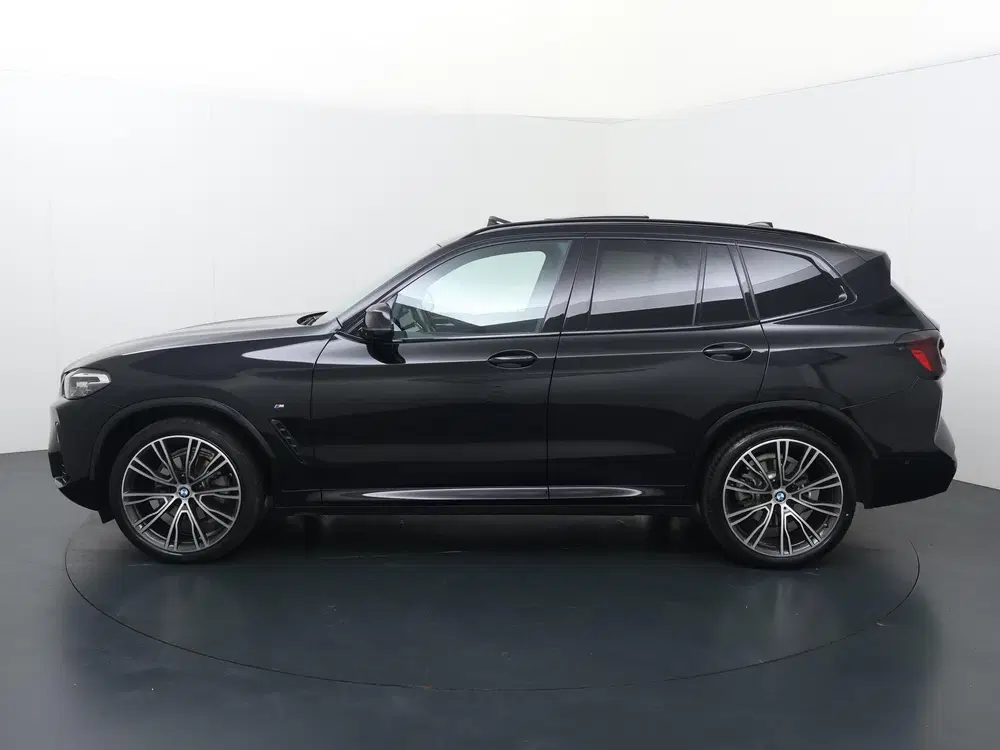 BMW X3 xDrive20i High Executive uit 2022, foto 2