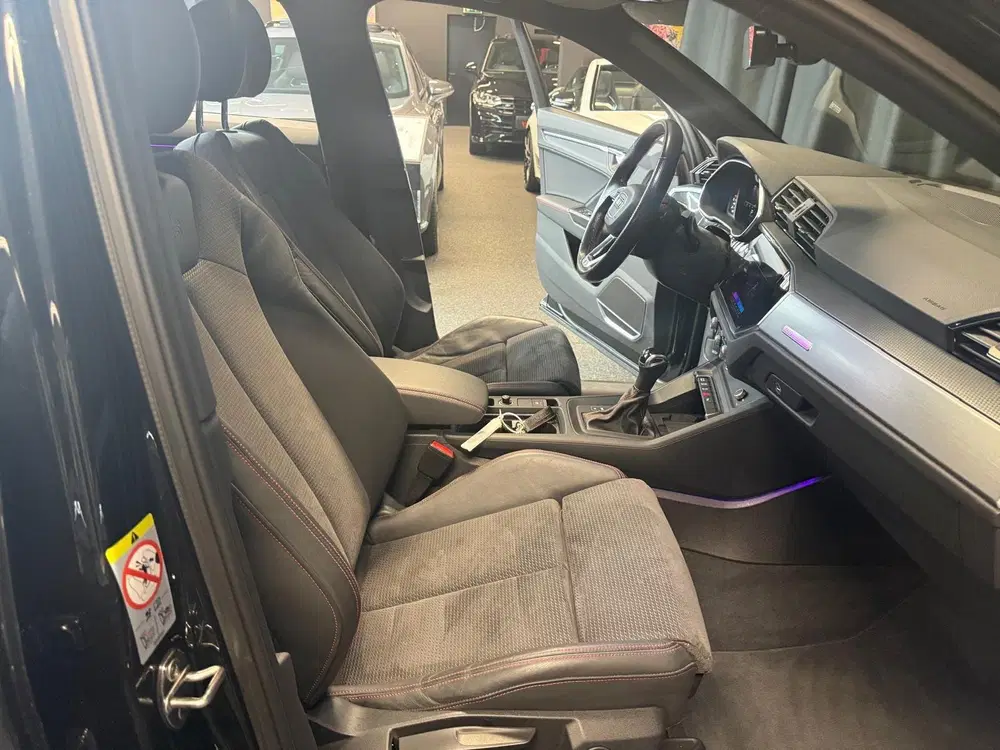 Audi Q3 35 TFSI 3X S-line uit 2021, foto 2