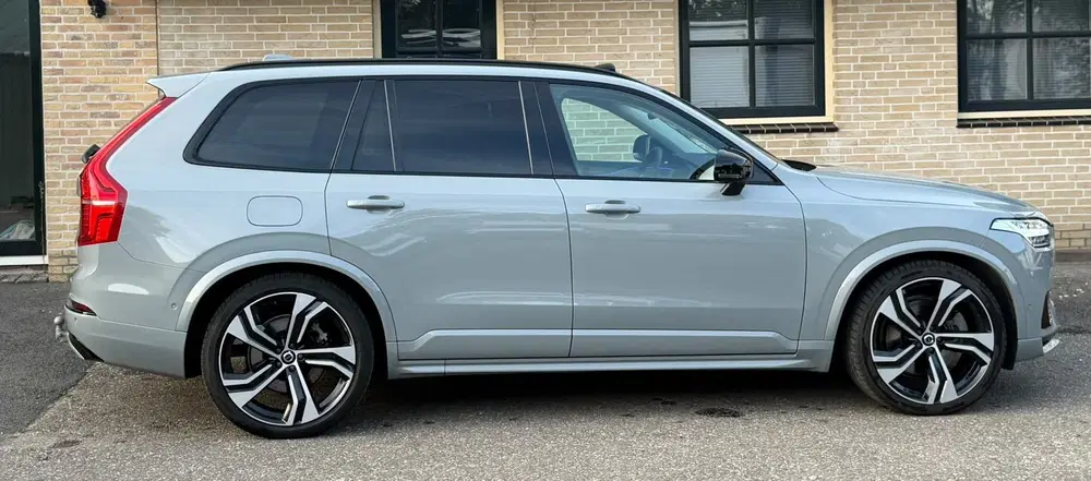 Volvo XC90 2.0 T8 Recharge AWD Ultra Dark uit 2024, foto 2