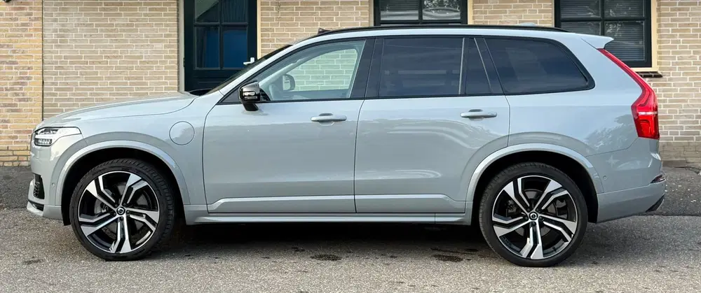 Volvo XC90 2.0 T8 Recharge AWD Ultra Dark uit 2024, foto 3