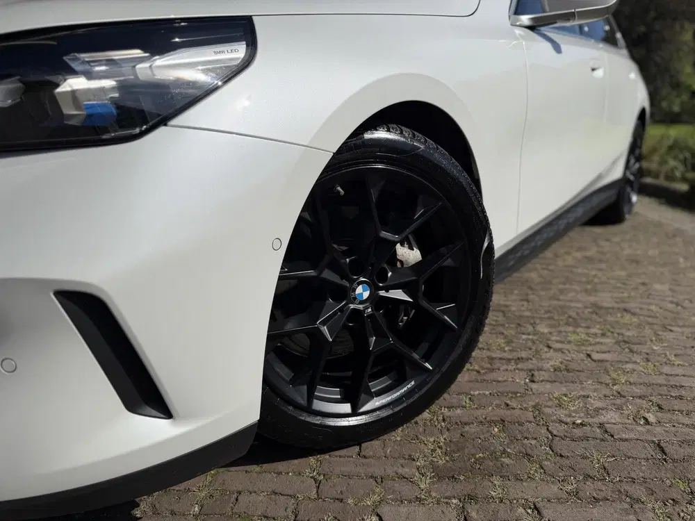 BMW i5 eDrive40 Business Edition 84 kWh uit 2024, foto 2