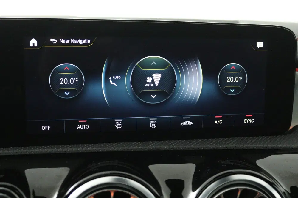 Mercedes-Benz CLA 180 AMG Line (PANORA uit 2022, foto 14