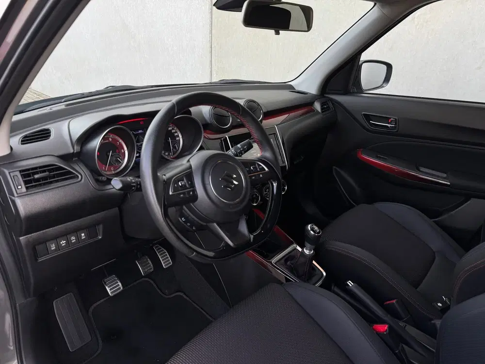 Suzuki Swift 1.4 Sport CLIMAT CAR PLAY CRUISE STL VERW uit 2019, foto 3