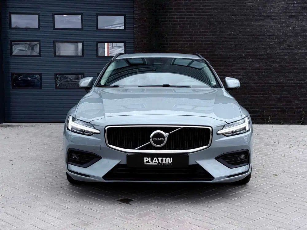 Volvo V60 2.0 B4 Core uit 2023, foto 4