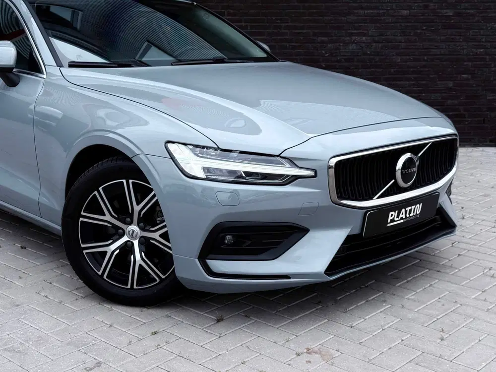 Volvo V60 2.0 B4 Core uit 2023, foto 6