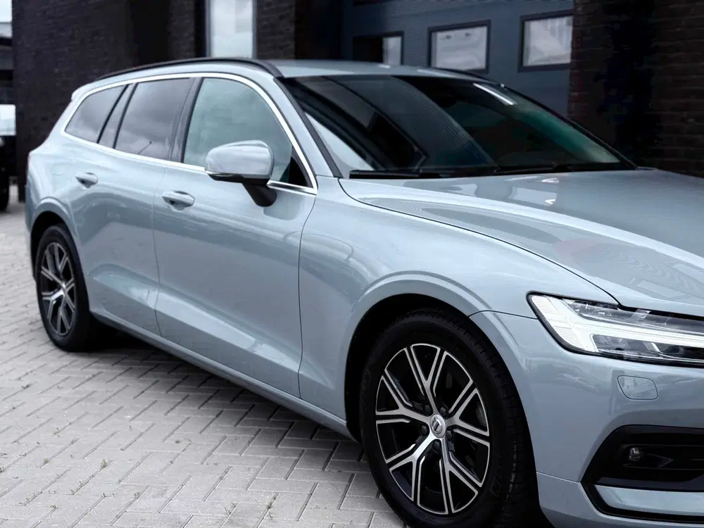 Volvo V60 2.0 B4 Core uit 2023, foto 8