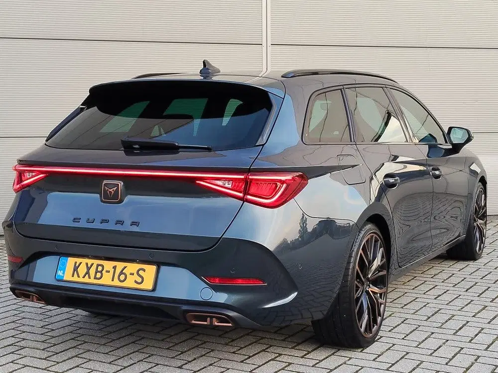 Cupra Leon e-Hybrid VZ uit 2022, foto 4