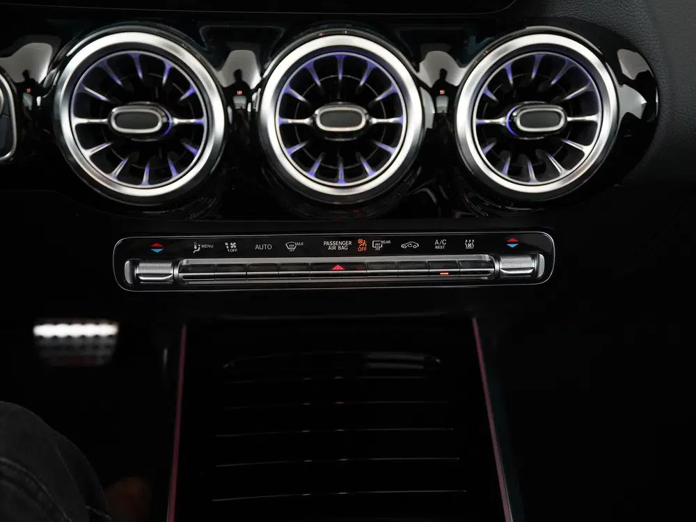 Mercedes-Benz GLA 250e AMG Night uit 2022, foto 12