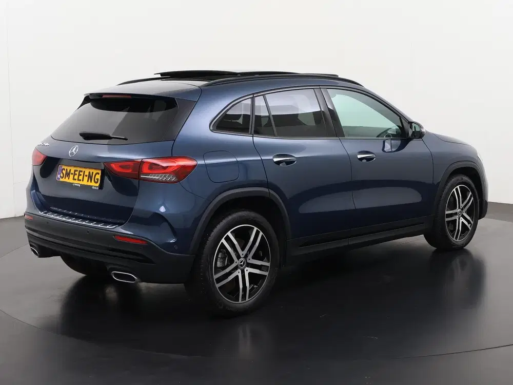 Mercedes-Benz GLA 250e AMG Night uit 2022, foto 4