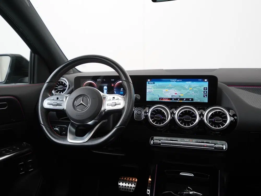Mercedes-Benz GLA 250e AMG Night uit 2022, foto 6