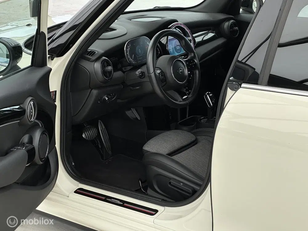 Mini John Cooper Works 1.5 Cooper John Cooper Works FACELIFT uit 2021, foto 2