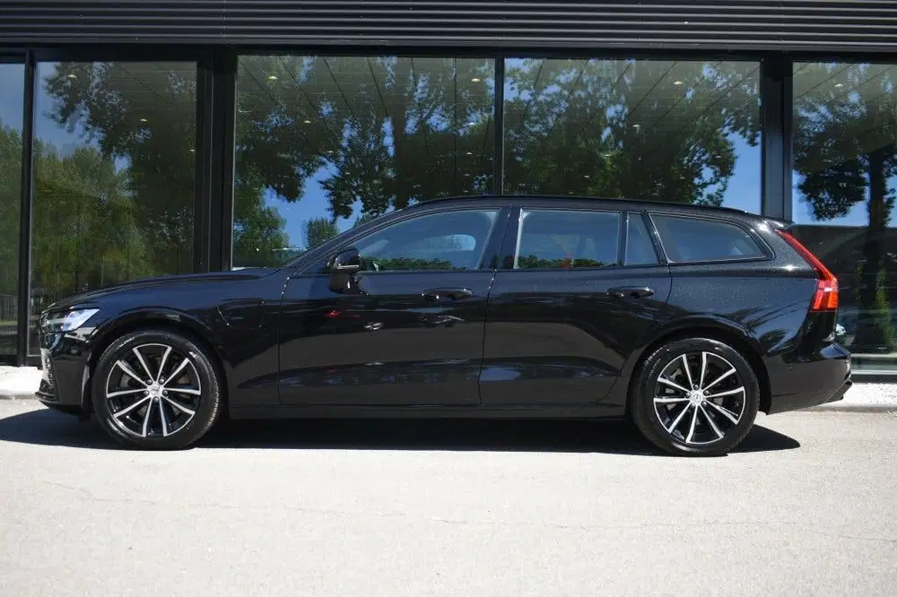Volvo V60 T8 455pk AWD Plus Dark uit 2025, foto 4