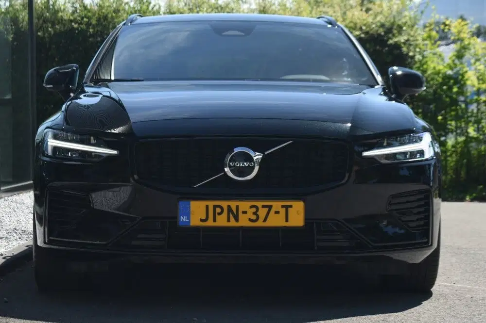 Volvo V60 T8 455pk AWD Plus Dark uit 2025, foto 6